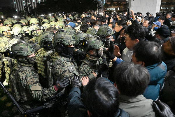 Presidente surcoreano declara ley marcial y acusa a la oposición de conspirar con Corea del Norte