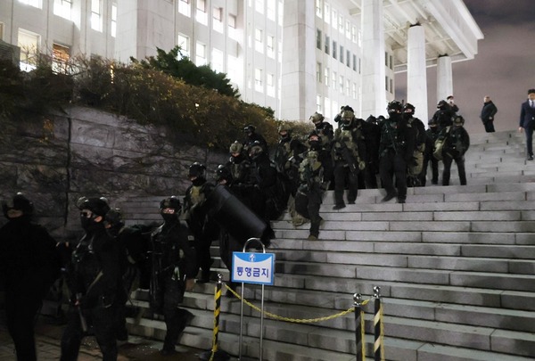 La oposición en Corea del Sur revoca la ley marcial decretada por el presidente Yoon - El Trueno