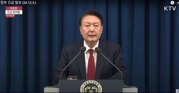 El presidente de Corea del Sur declara la ley marcial en plena batalla con la oposición en el Parlamento y desata protestas en su contra