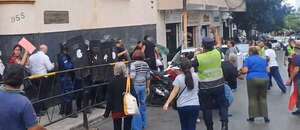 Video: incidentes entre manifestantes y funcionarios de la Caja de Jubilados Municipales  - Nacionales - ABC Color