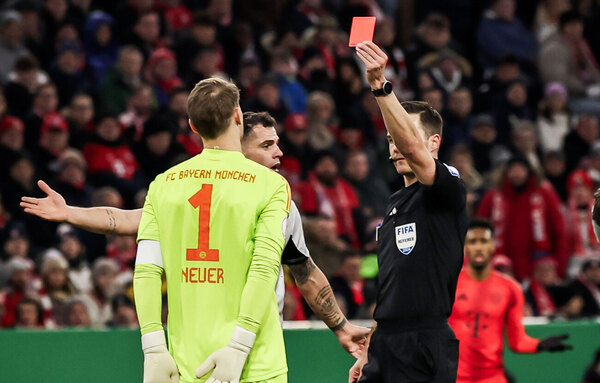 Versus / Manuel Neuer fue expulsado por primera vez en su carrera