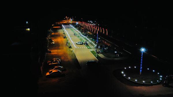 El lejano Puentesiño con ambientación navideña en espera de sus hijos