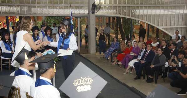 La Nación / Centro Arambé celebró el egreso de 19 estudiantes