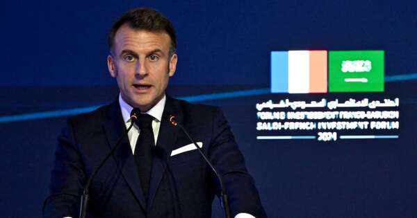 La Nación / Macron dice que no dimitirá