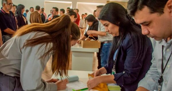 EBY efectuará segundo desembolso por becas