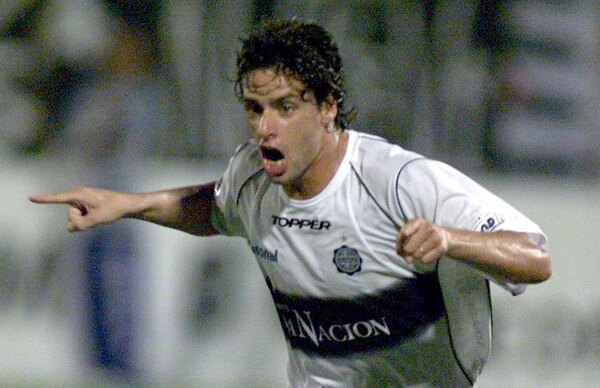 Versus / "No retorné al club como jugador, porque las circunstancias no se dieron"