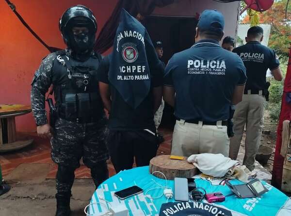 Detienen a polémico tiktoker que filmó a su hermanito mientras le describía actos sexuales - ABC en el Este - ABC Color