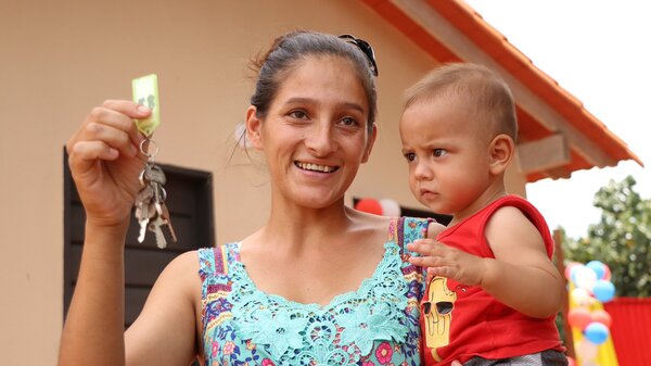 En Quiindy se entregan 27 viviendas y Peña pide redoblar esfuerzos para llegar a más familias - .::Agencia IP::.