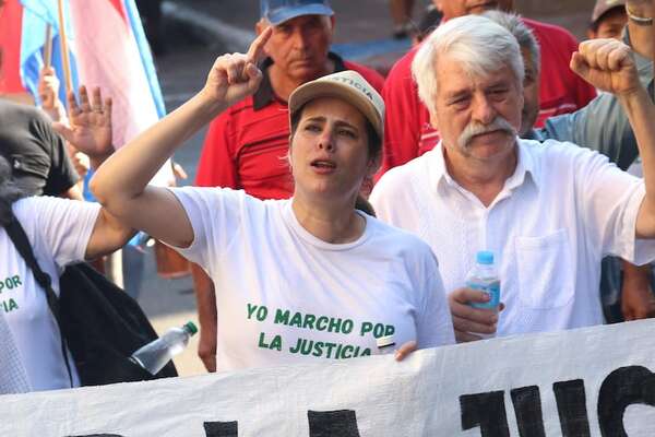 Kattya presentará mañana su quinto urgimiento a la Corte en busca de recuperar su banca en el Senado - Política - ABC Color