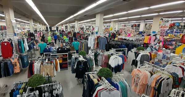 La Nación / Comercios esperan el aguinaldo para un repunte en las ventas