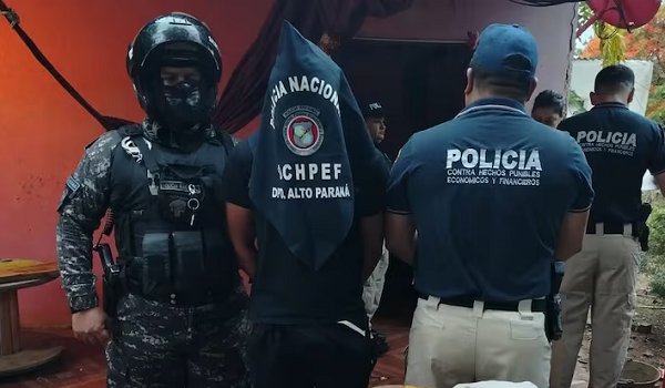 Detienen a polémico tiktoker que filmó a su hermanito mientras le describía actos sexuales - Noticiero Paraguay