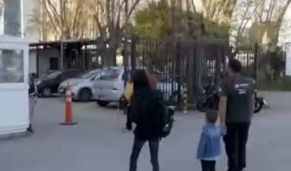 Argentina planea cambios en leyes migratorias: Extranjeros podrían pagar por salud y educación - SNT
