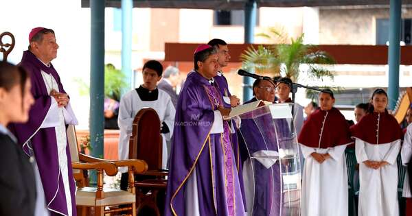 La Nación / En Caacupé oran por la recuperación de las personas atrapadas en las drogas