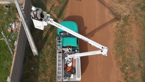 Fuerte descarga eléctrica mata a un joven durante trabajos para la ANDE en Pozo Colorado