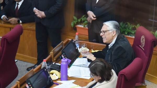 Senador critica aumentazo salarial sin criterio y expone gran diferencia con Suecia