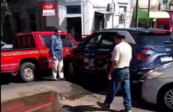 Múltiple choque en el microcentro de Asunción deja un herido y siete vehículos involucrados
