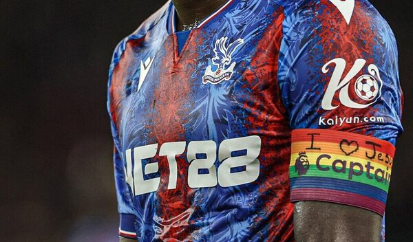 Versus / El capitán del Crystal Palace no sería sancionado por su polémico brazalete