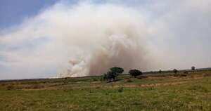 Diario HOY | Voraz incendio de pastizales en ruta Luque - San Bernardino