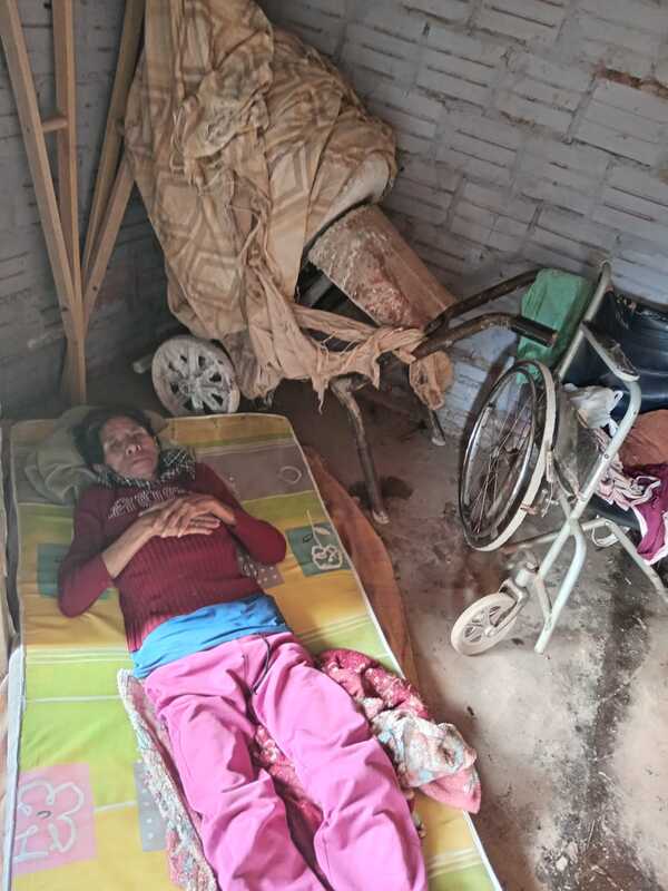 Vecinas denuncian abandono de mujer adulta mayor en Concepción