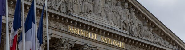Izquierda y Derecha se unen en Francia para destituir al Primer Ministro - 1000 Noticias