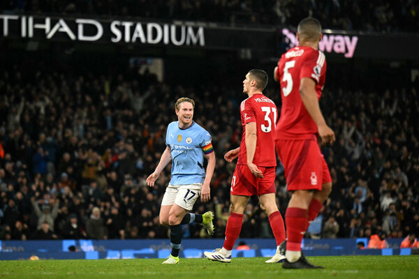 Versus / Manchester City corta su mala racha ante el Nottingham Forest de Ramón Sosa