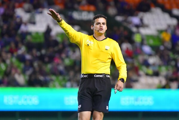 Versus / Despiden a árbitro que fue drogado y asaltado antes de un importante clásico