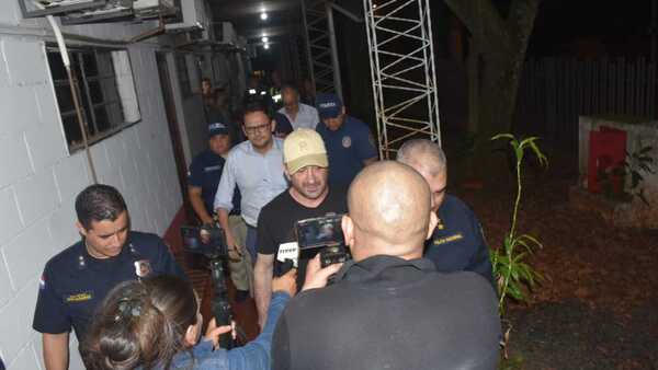 Senador argentino Edgardo Kueider es imputado por contrabando tras no declarar millonario monto