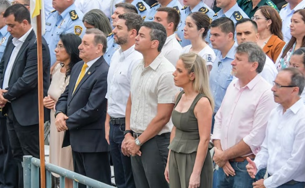 Peña aprovecha la baja concurrencia de feligreses y visita Caacupé antes de su tour - Noticiero Paraguay
