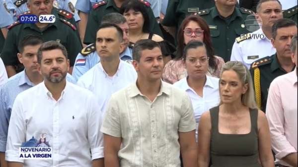 Escrachan a Santi Peña en Caacupé: "Tu país sufre, presidente"