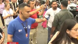 Video: Peregrino reclama de lejos a Peña y es agredido por su escolta en Caacupé
