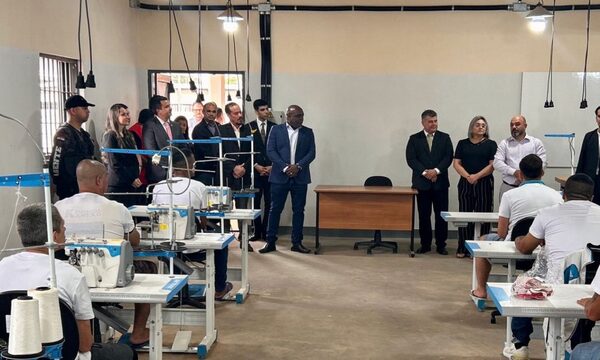 Habilitan tercera empresa textil que brinda oportunidad en cárcel de Minga Guazú
