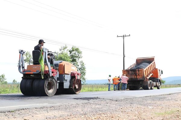 Obras Públicas garantiza seguridad y comodidad de peregrinos a Caacupé mediante trabajos de bacheo - .::Agencia IP::.