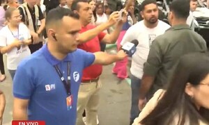 Peregrino reclama de lejos a Peña y es agredido por su escolta en Caacupé – Prensa 5