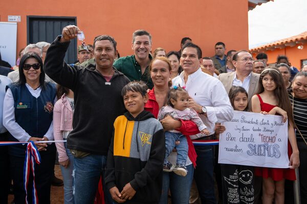 El Gobierno entregó viviendas, aportes, subsidios e inauguró un hogar de adultos mayores en Paraguarí • PARAGUAY TV