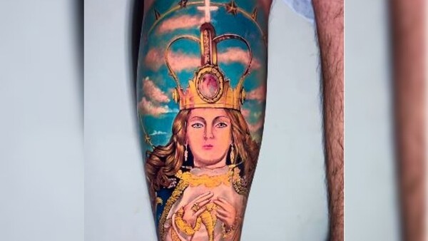 La fe impregnada en la piel: se tatuó la imagen de Virgen de Caacupé