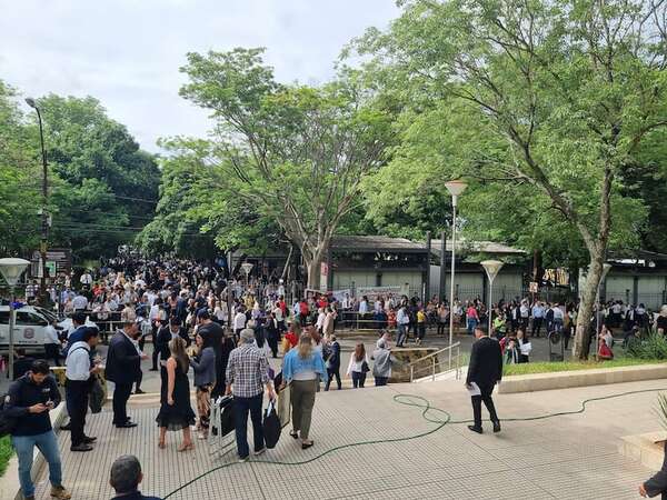 Video: amenaza de bomba obliga a evacuar el Palacio de Justicia - Nacionales - ABC Color