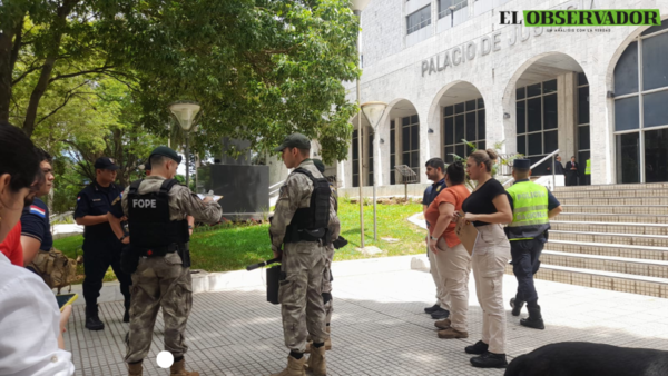 Explosivistas descartan presencia de bombas en el Palacio