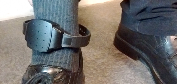 Diciembre marcará el inicio del plan piloto de tobilleras electrónicas en casos de violencia intrafamiliar - El Trueno