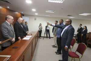 Autoridades judiciales tomaron juramento a naturalizados