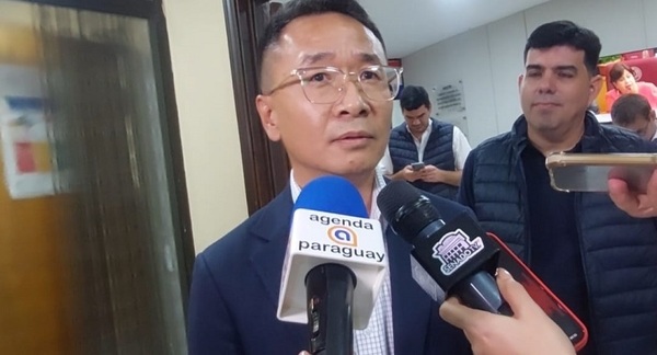 Cancelan visa a diplomático chino que pidió a Paraguay romper lazos con Taiwan