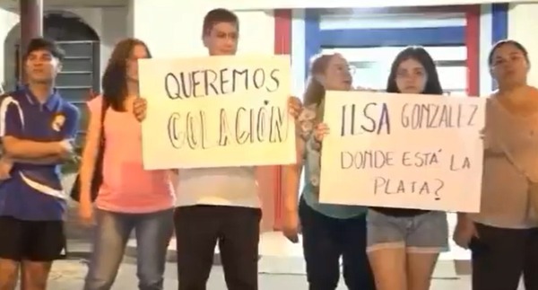 Suman casos de denuncias por estafas a estudiantes que esperan su ansiada colación