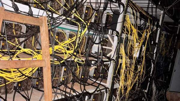 Desmantelan granja de criptominería en Itapúa por conexión ilegal