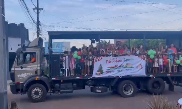 El Tour navideño infantil en Coronel Oviedo, un recorrido lleno de magia - OviedoPress