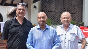 Ameno encuentro en la Embajada de Francia