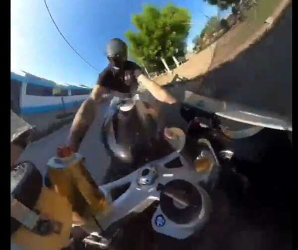 ¡Mirá el video! Le robaron la moto mientras trasmitía en vivo por Instagram en Argentina - Mundo - ABC Color