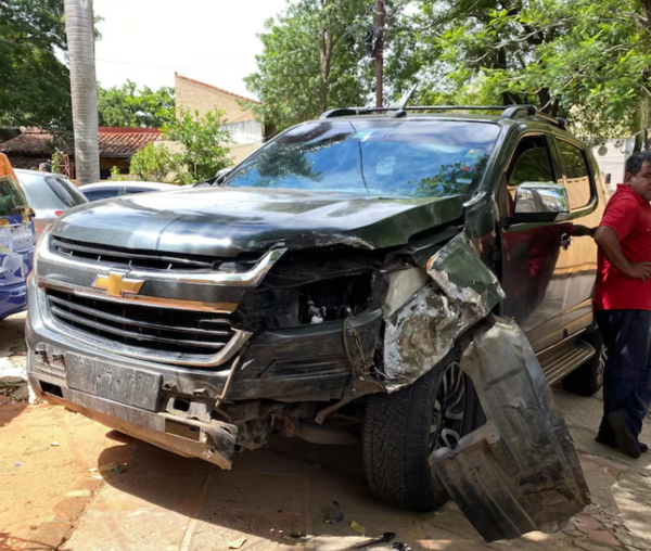 Hermana de conocido futbolista protagoniza accidente en Lambaré