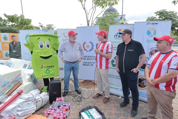 Director de ITAIPU visitó puestos de atención a peregrinos en Caacupé y entregó aportes
