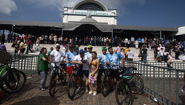 Pedalearon 1.600 kilómetros para llegar junto a la Virgen de Caacupé - Noticiero Paraguay
