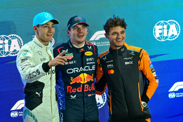 Versus / Russell responde a Verstappen y lo acusa de haberle amenazado con chocar contra él
