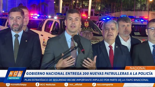Video: Gobierno entregó 200 patrulleras a la Policía Nacional